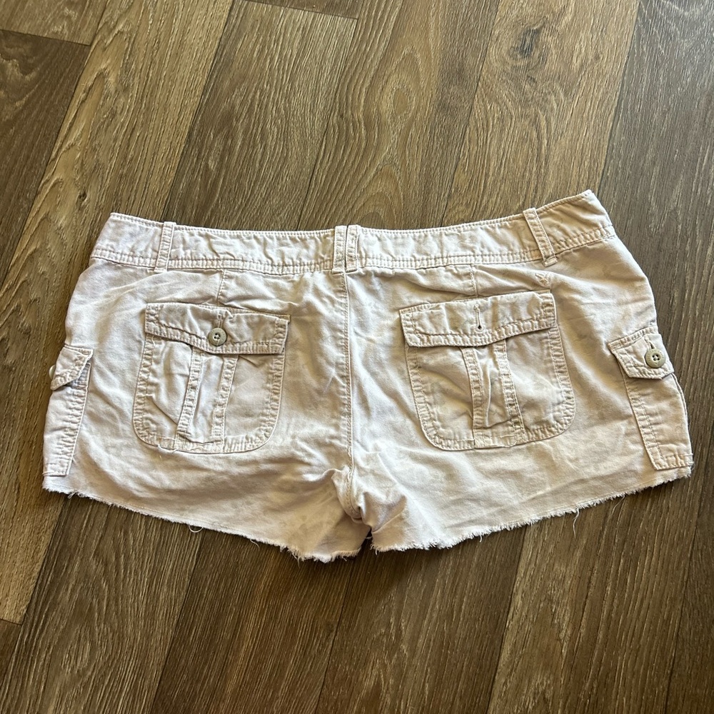 Women’s Casual Cargo Cutoff Shorts - khaki/light floral pattern - Picture 2 of 5